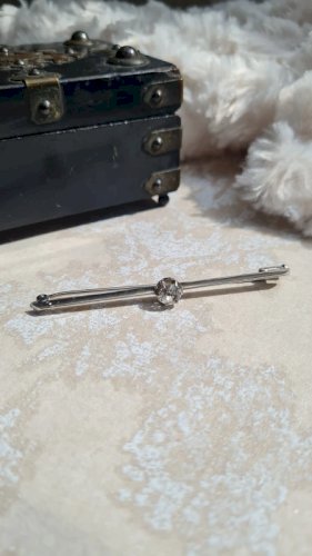 Broche ancienne en argent et solitaire