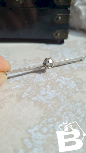 Broche ancienne en argent et solitaire