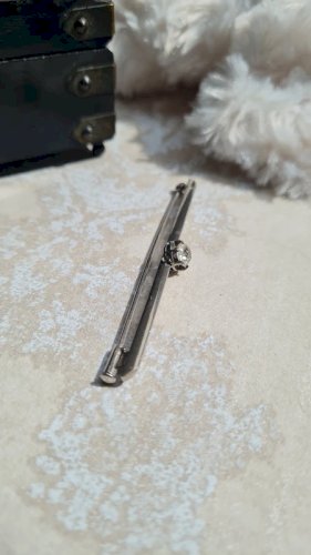 Broche ancienne en argent et solitaire