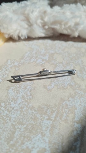 Broche ancienne en argent, marcassites et perle
