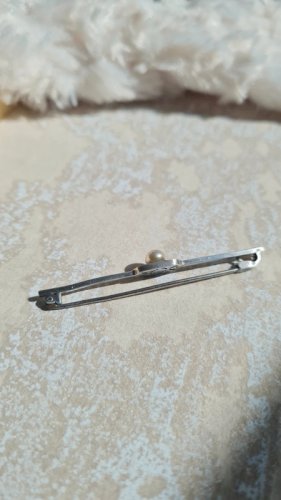 Broche ancienne en argent, marcassites et perle