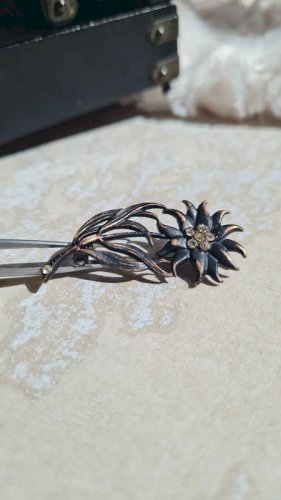 Broche Ancienne en cuivre et strass fleur edelweiss