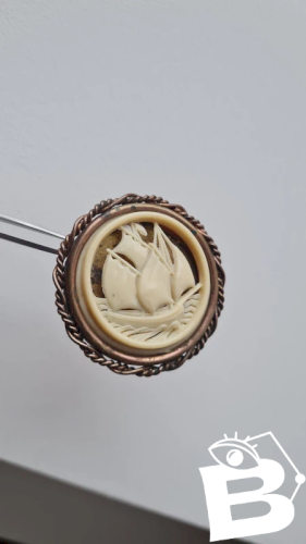 Broche ancienne en laiton