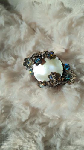 Broche ancienne en nacre et strass aurore Boréale années 60