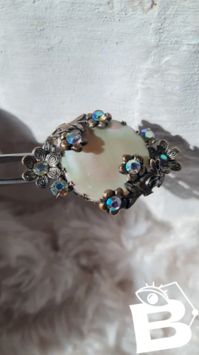 Broche ancienne en nacre et strass aurore Boréale années 60