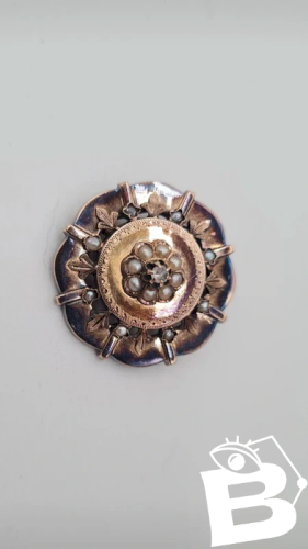 Broche ancienne en or 18 carats avec perles fines et un diamant
