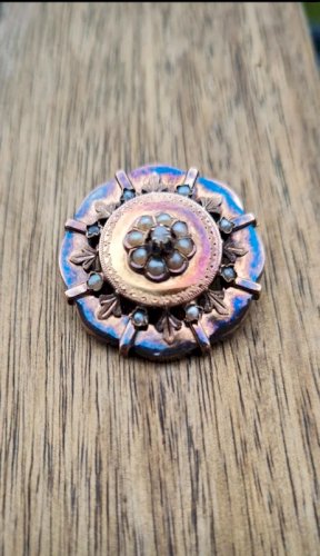 Broche ancienne en or 18 carats avec perles fines et un diamant