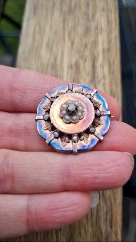 Broche ancienne en or 18 carats avec perles fines et un diamant