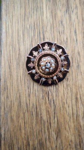 Broche ancienne en or 18 carats avec perles fines et un diamant