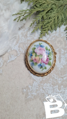Broche ancienne en porcelaine de limoges