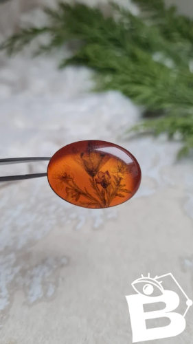 Broche ancienne fleurs en inclusion