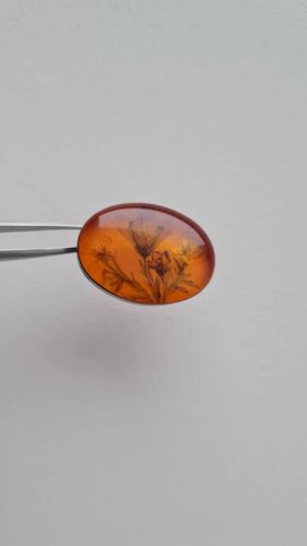 Broche ancienne fleurs en inclusion