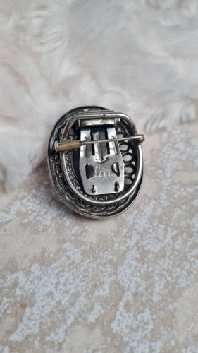 Broche ancienne ou pince à foulard en métal argenté