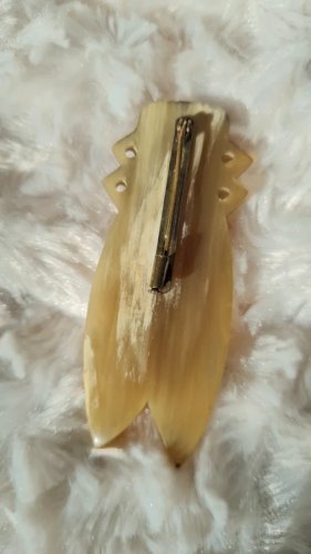 Broche ancienne oversize Cigale en corne années 40