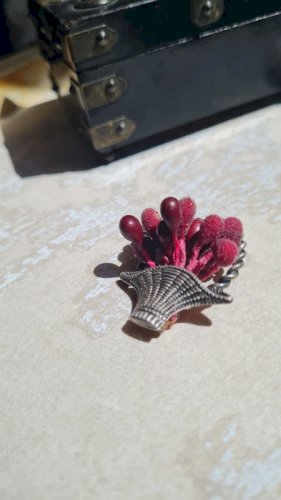 Broche ancienne - panier de fleurs en métal argenté