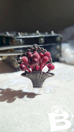 Broche ancienne - panier de fleurs en métal argenté