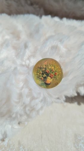 Broche ancienne peinture sur nacre signé YS