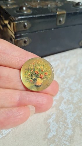 Broche ancienne peinture sur nacre signé YS