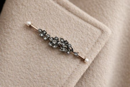 Antique Brooch Pearls - Diamonds - 18 Carat Gold - 19th Century Vintage Elegance