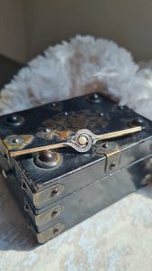 Vintage gold-plated brooch