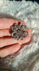 Broche ancienne Porte-Bonheur trèfle quatre feuilles et strass