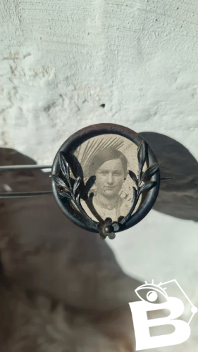 Broche ancienne porte-photo