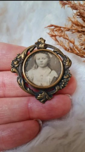 Broche ancienne porte-photo