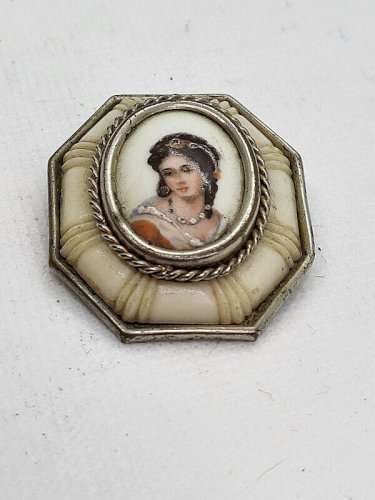 BROCHE ANCIENNE PORTRAIT EN EMAUX