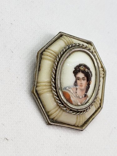 BROCHE ANCIENNE PORTRAIT EN EMAUX