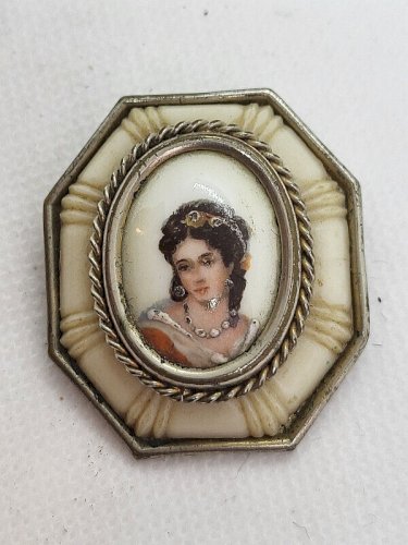 BROCHE ANCIENNE PORTRAIT EN EMAUX