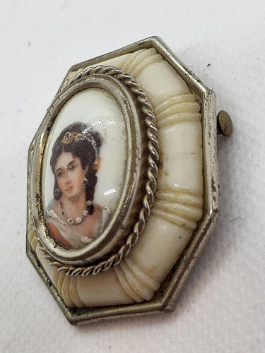 BROCHE ANCIENNE PORTRAIT EN EMAUX