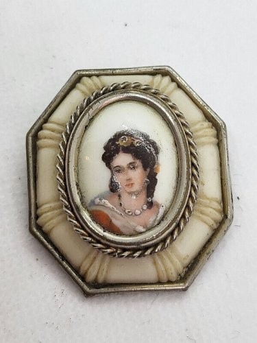 BROCHE ANCIENNE PORTRAIT EN EMAUX