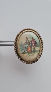 Broche ancienne scène de deux amoureux