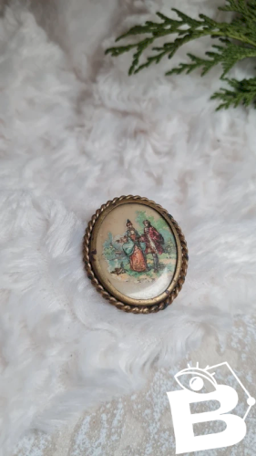 Broche ancienne scène de deux amoureux