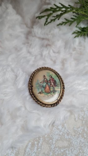 Broche ancienne scène de deux amoureux