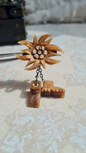 Broche ancienne souvenir edelweiss