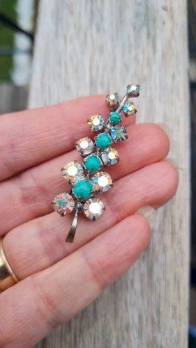 Broche Ancienne - strass irisés