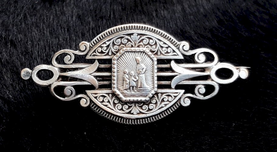 Broche argentée 19ème Notre Dame de la Salette