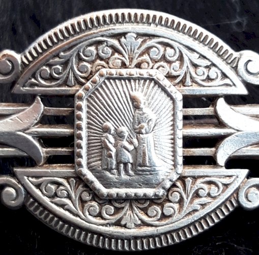 Broche argentée 19ème Notre Dame de la Salette