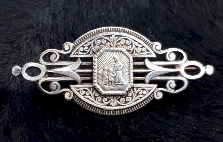 Broche argentée 19ème Notre Dame de la Salette