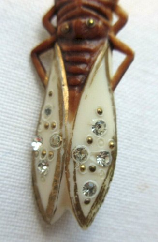Broche Art Déco CIGALE, bakélite, ailes blanches avec strass argentés