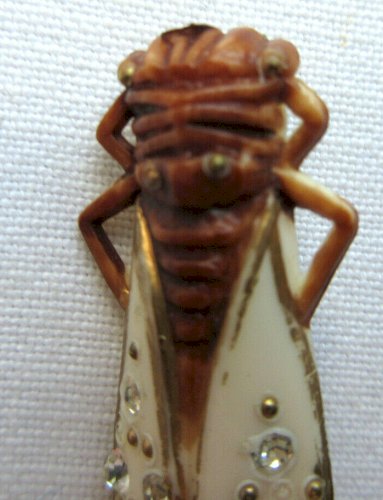 Broche Art Déco CIGALE, bakélite, ailes blanches avec strass argentés