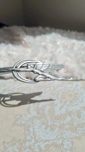 Broche art déco la déesse ailée vintage
