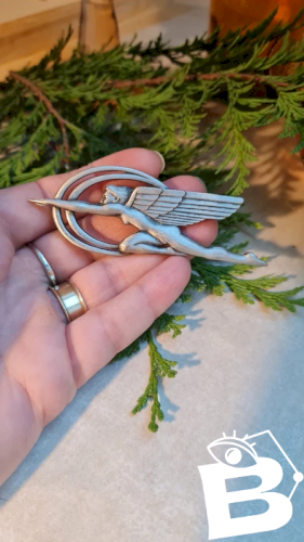 Broche art déco la déesse ailée vintage