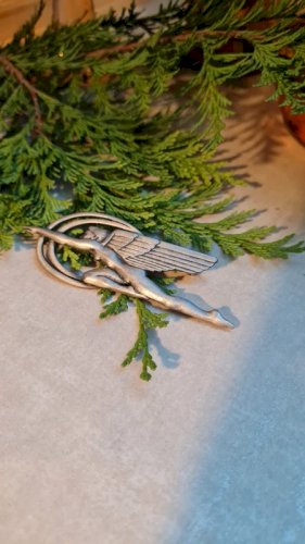Broche art déco la déesse ailée vintage