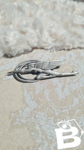 Broche art déco la déesse ailée vintage