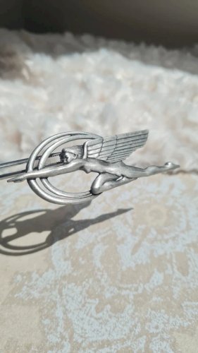 Broche art déco la déesse ailée vintage