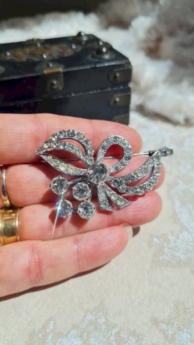 Broche  avec strass vintage