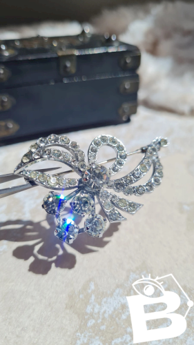 Broche  avec strass vintage