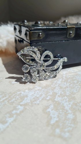 Broche  avec strass vintage